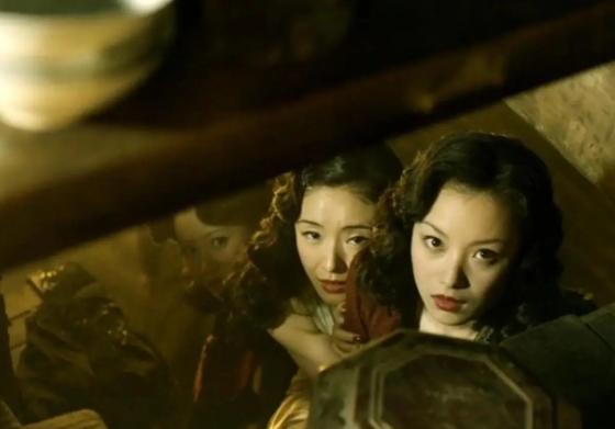 南京大屠杀时候，大量的上流社会的小姐太太们，因为气质高雅出众，肤白貌美大长腿，比