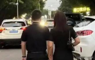 重庆江津，一个女人有丈夫，却跟隔壁摊卖猪肉的男人好上了。两人成天眉来眼去，黏在一