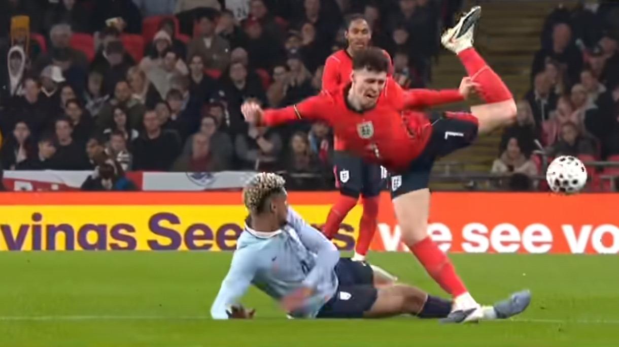 福登的挣扎还在继续，英格兰队10号位争夺白热化！在一场并不友谊的友谊赛里，英格