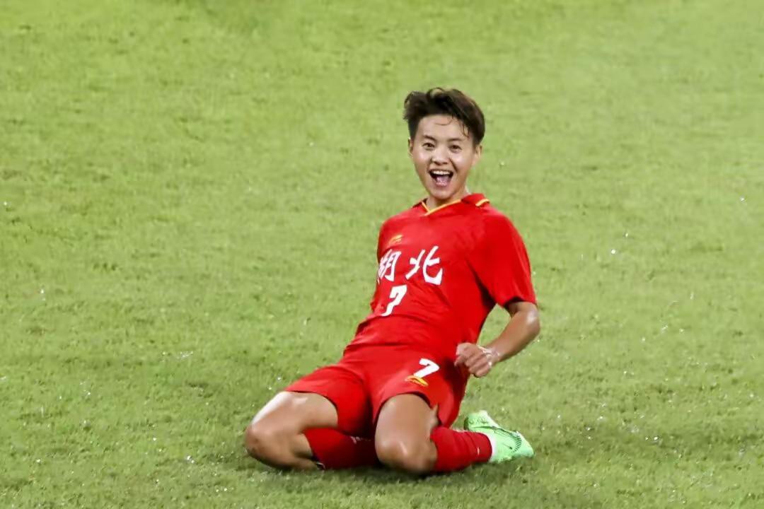 国际足联祝贺王霜、陈晨！因为她们俩作为中国女子足球界的一员，跻身2025国际