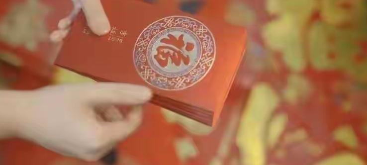 上海，男子和前妻离婚后，孩子的抚养权归男子所有，那么由前妻保管孩子压岁钱等礼金的