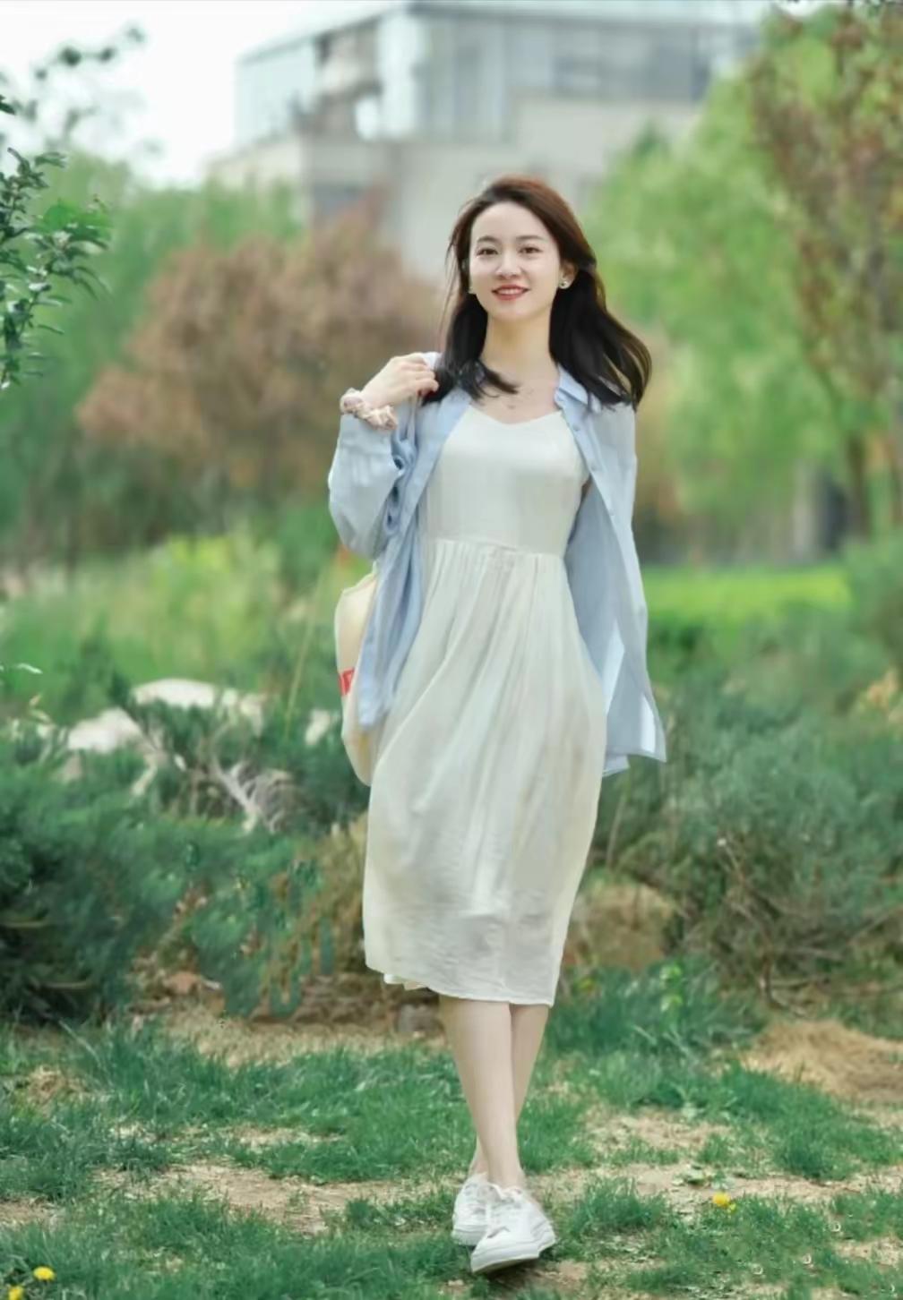 什么样的女人才能驾驭优雅长裙?能驾驭优雅长裙的女人，不一定年轻貌美，但一定有自