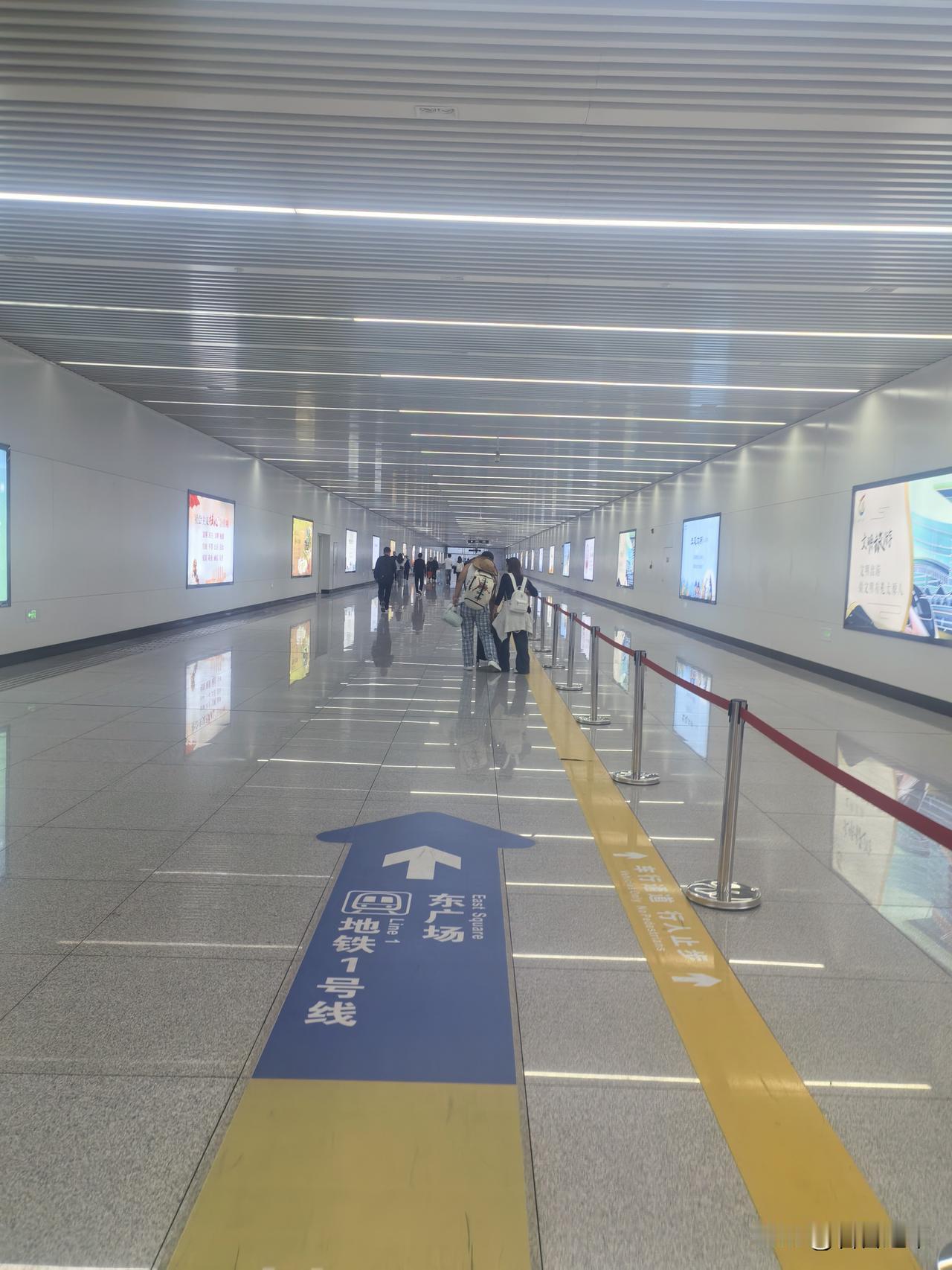 太原南站西广场西为太榆路，地铁则在东出站口，我为弄清从太榆路西印象城到地铁口有多