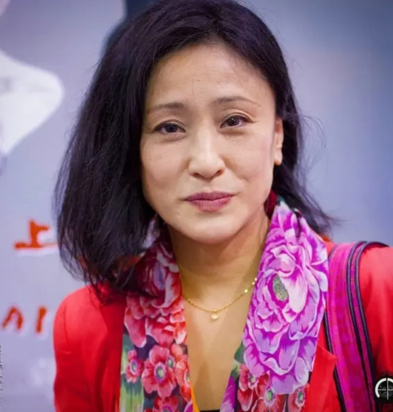 这位日本女演员曾经在香港拍过不少电影，她在16岁便已获得日本空手道比赛冠军，19
