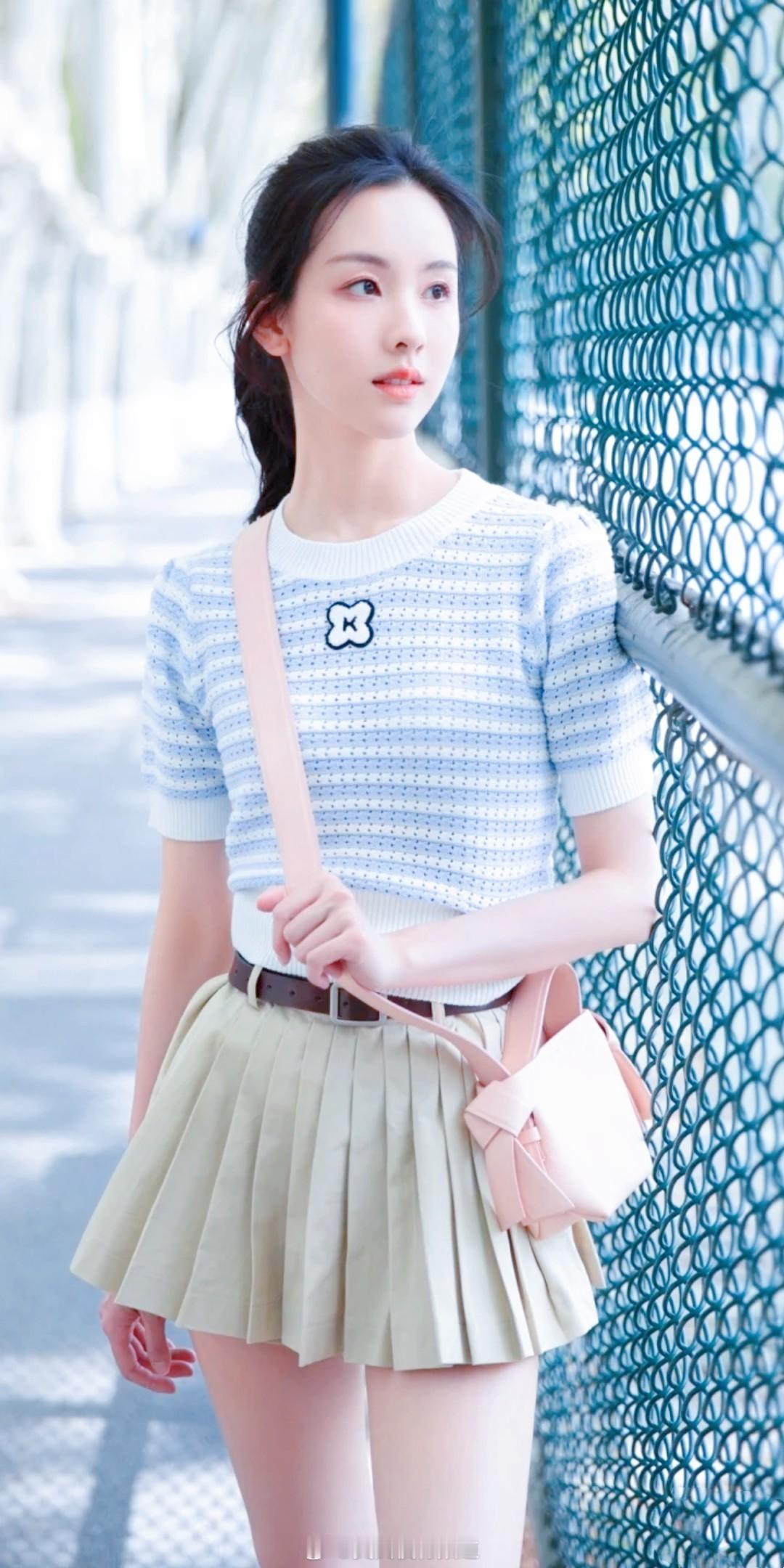 陈都灵美腿甜美写真组图