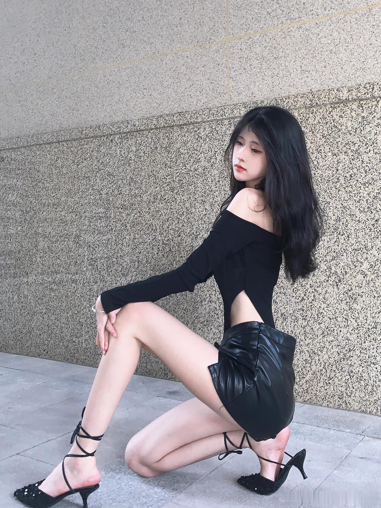 年轻就要勇敢去尝试不同风格的穿搭～​​​
