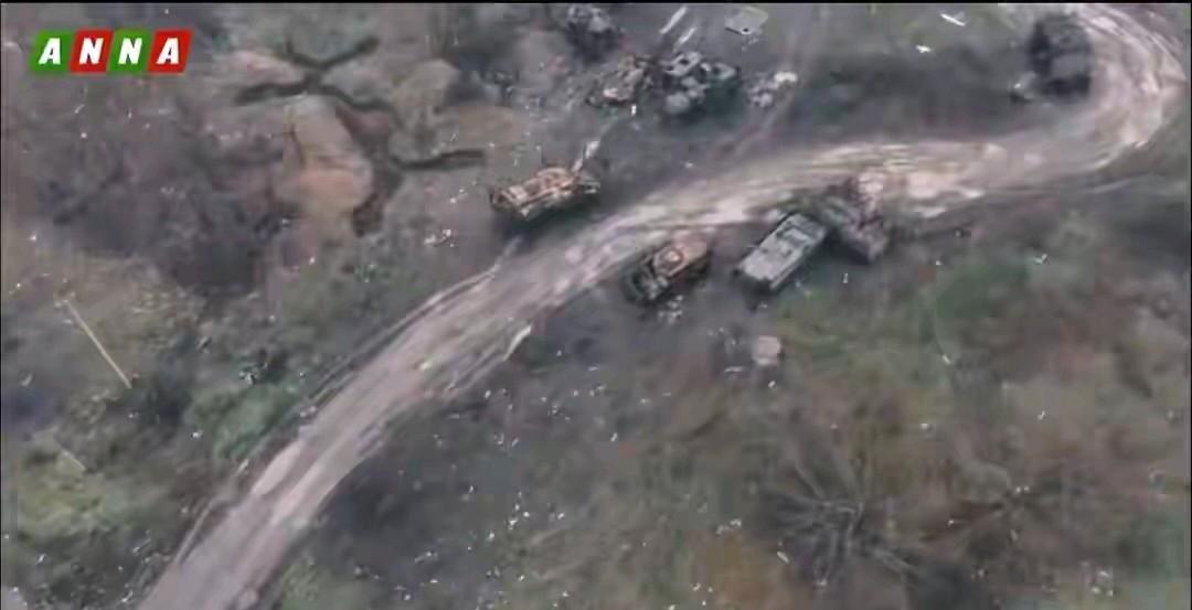 战争何其残酷！当地时间11月24日深夜，选择突围的乌军守军分乘80余辆亚速营战