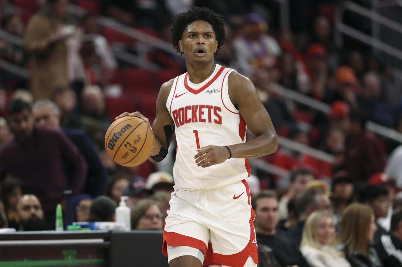 阿门真是每个赛季都在进步啊，连罚球都变好了：第一个赛季：9.5分6.6篮板2