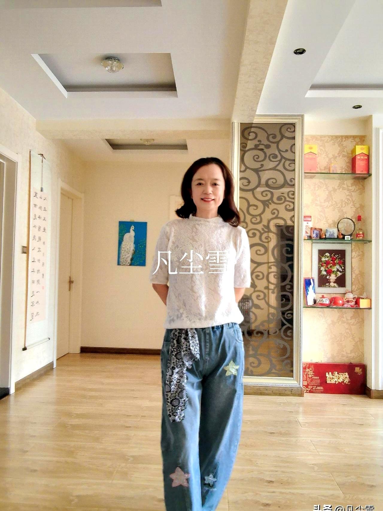 快60了，我却在童装区挑牛仔裤。退休快七年，一个人带一只猫，住130平的大房子