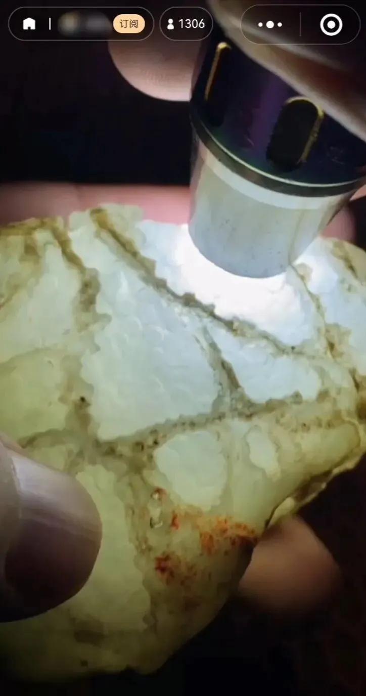 宁波一女子花费283万元购买翡翠原石,到货后却发现是假货,这一事件揭示了直播带货