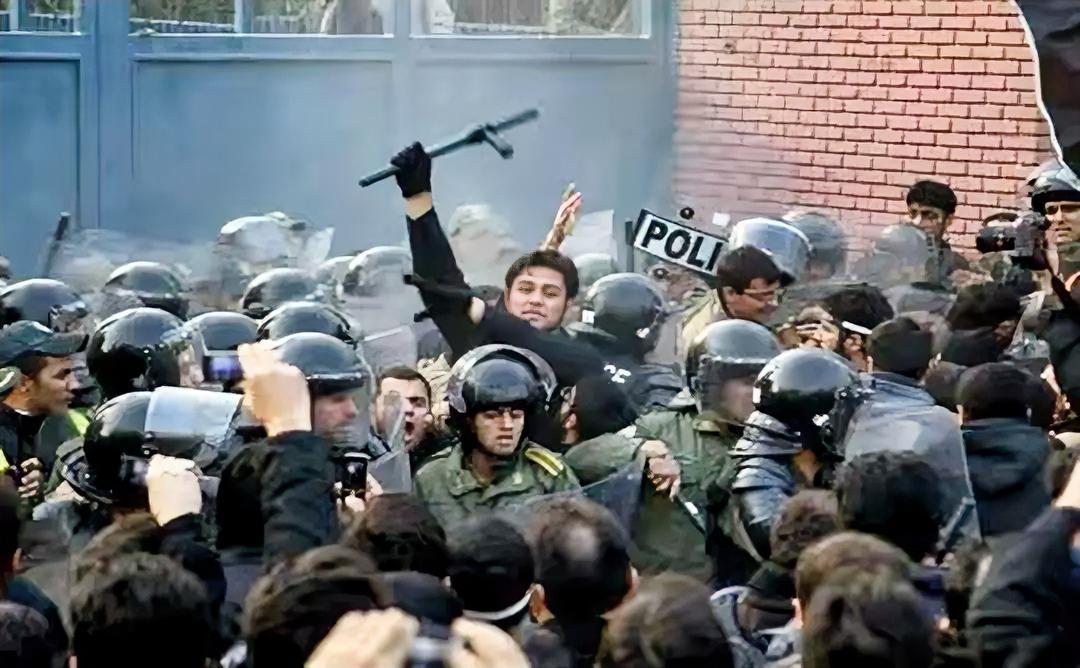 230:196！投票结果出炉，特朗普彻底怒了2026年初，特朗普就凭“不宣