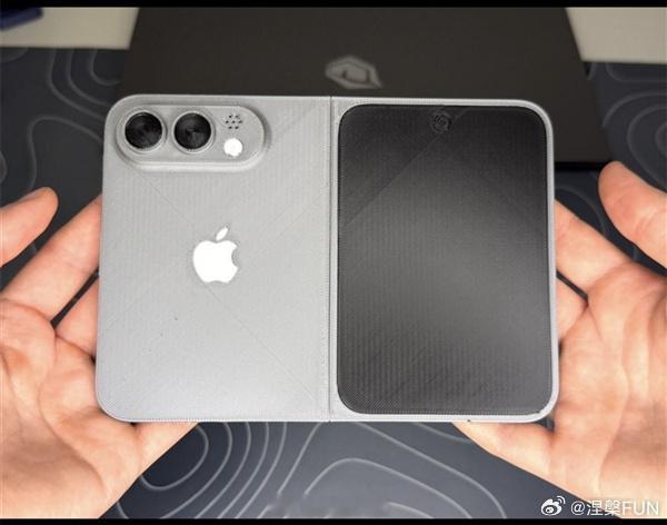 折叠屏iPhone外观实锤苹果现在是摸着华为过河啊！华为阔折叠都出了两代，这次尺