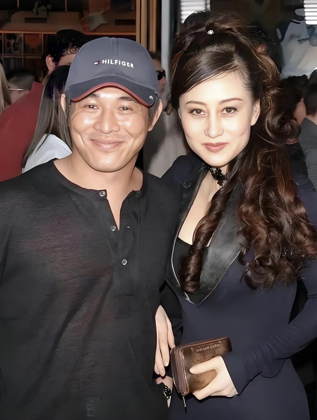 李连杰说：“利智是我见过最美丽的女人，认识她之后，我每天血管都是沸腾的，那时我才