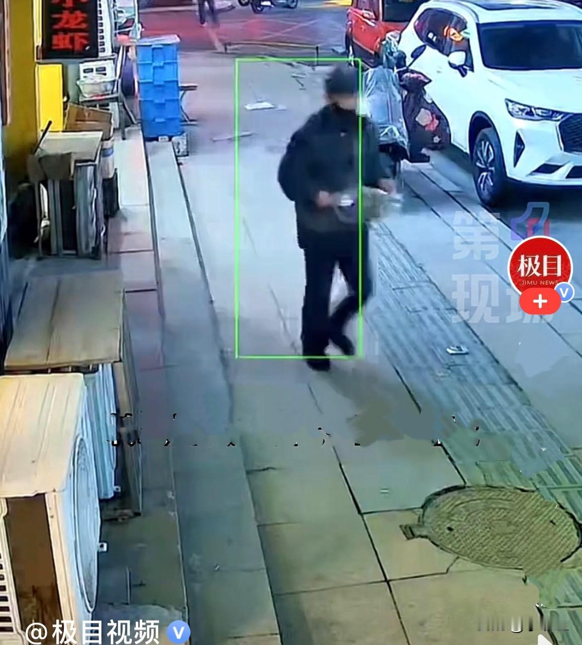 近日，辽宁沈阳一餐馆主人刘女士用高压锅烀了一锅排骨，卖了就餐客人一些后，剩了一些