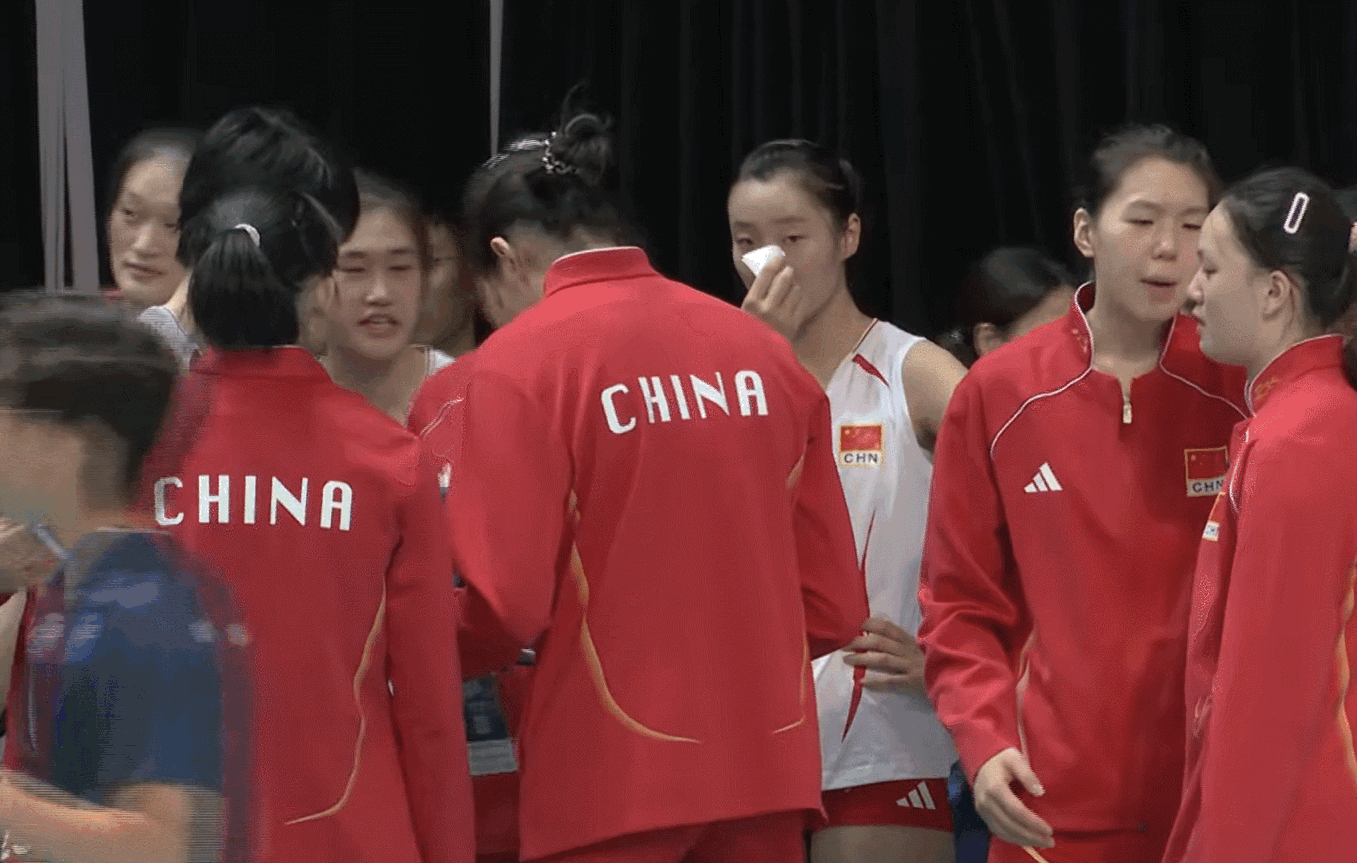 中国女排哭得梨花带雨的[哭哭][哭哭]亚洲东区锦标赛决赛，中国女排输给了日本女排