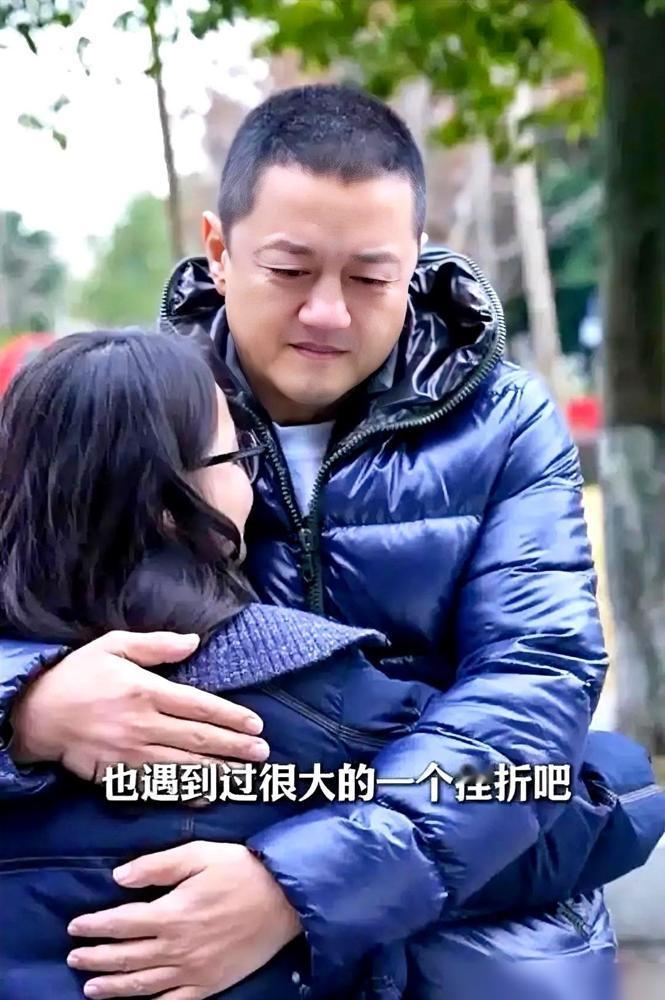 我朋友撞见李亚鹏，回来跟我说的第一句话，我一下就愣住了。大概就是他偶遇了李亚