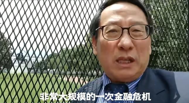 高志凯教授站在美国白宫外墙说 我在这要再说重申一遍，我不会改变我的观点，今后