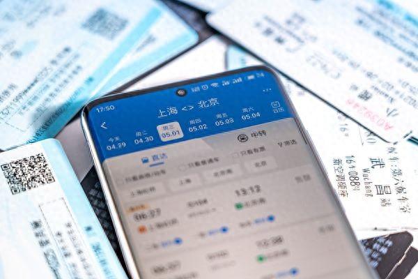 当“春运”遇上“抢票服务” | 媒体札记