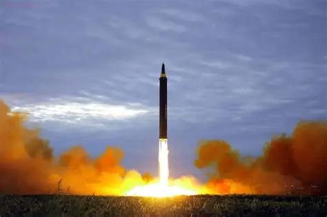 只要日本在乌克兰同朝鲜交手，日本的国运就完了。1：别看日本和美国有军事条约，朝鲜