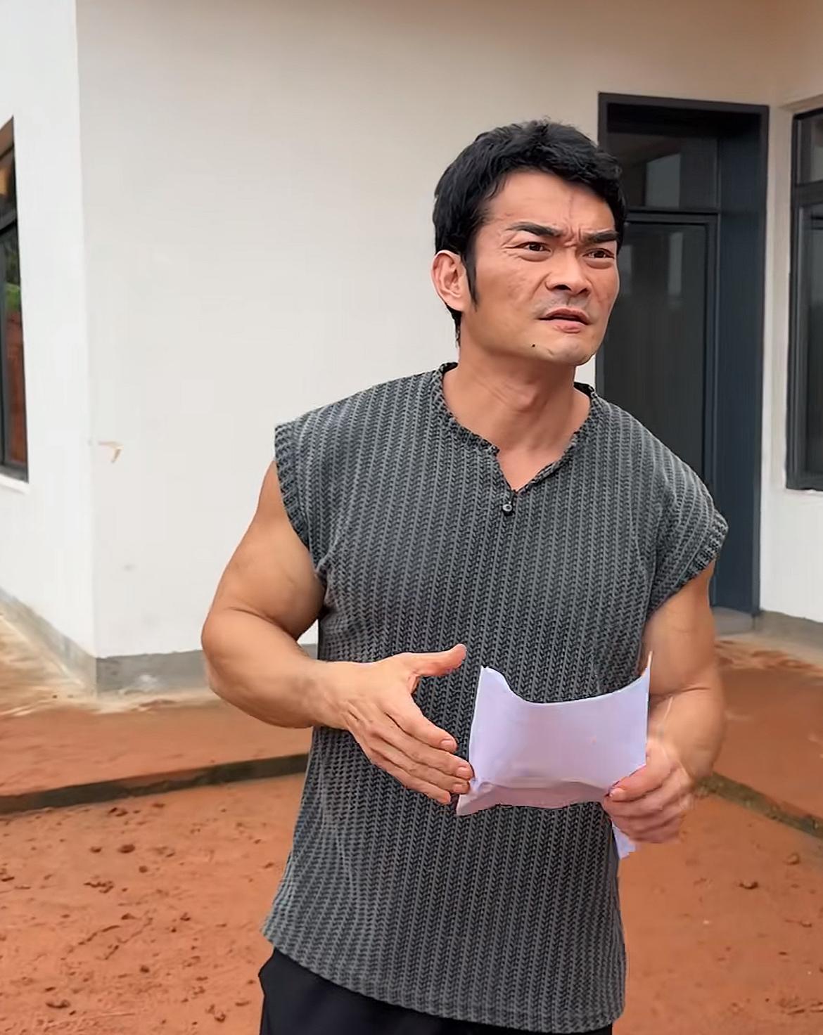 李维刚“记吃不记打”？花50多万农村盖房之后，再度斥巨资盖现代风别墅合同已经签