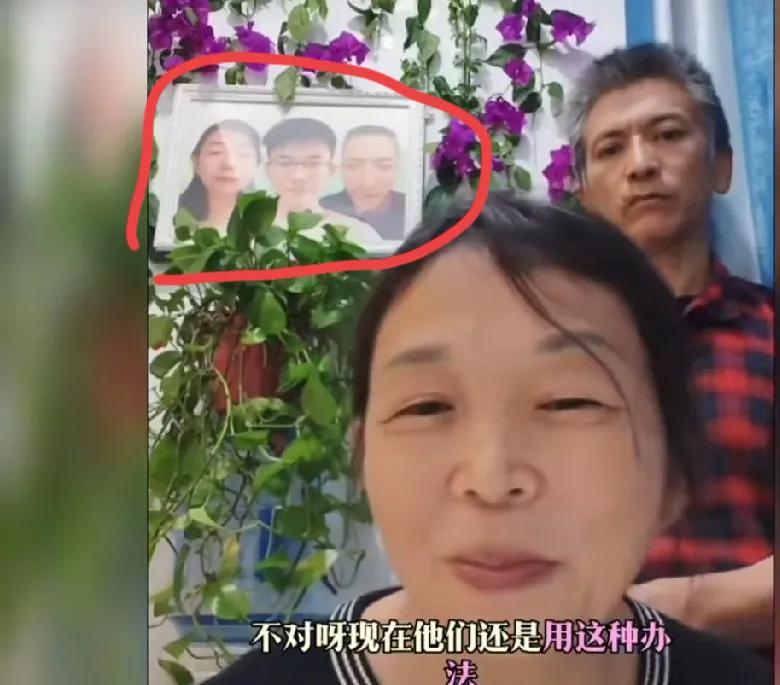 一个细节让我破防了！看到罗妈妈直播间墙上的画面，眼泪瞬间绷不住了！那不是普通的