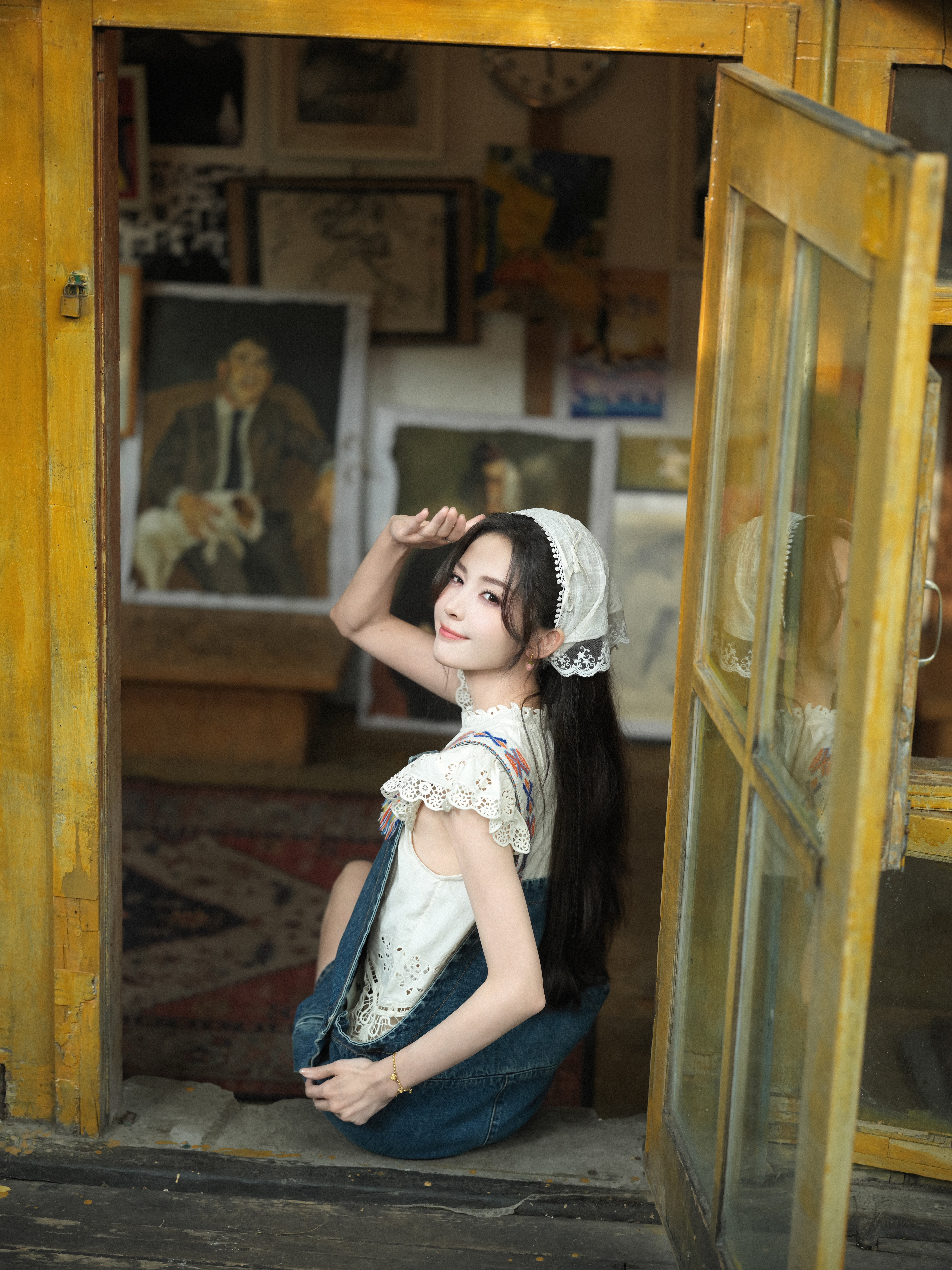 娜扎的最新写真！在这炎热的夏天里，美娜就是那阵清凉的风