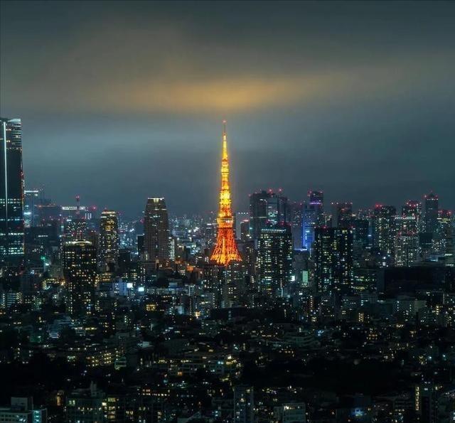 中国对日本经济绞杀战：三个月军工、汽车、半导体全崩了。日本这回难受，不是因为中