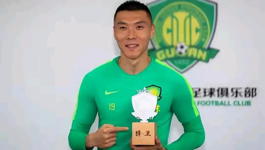 现在中超教练正逐渐的倾向于本土，倾向于年轻化。先有青岛西海岸的邵佳一，武汉三镇