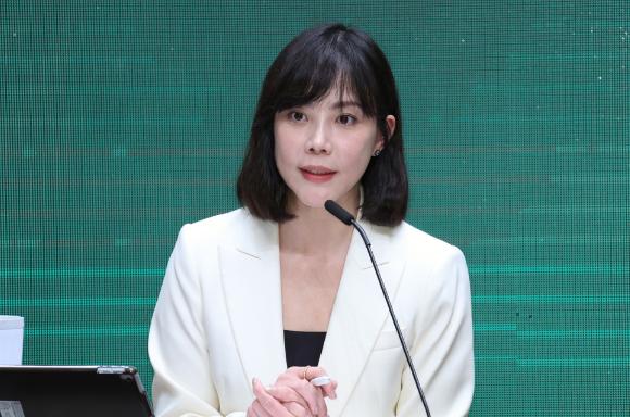 台“行政院”发表声明， 4月16日，针对大陆再次呼吁台方尽快全面恢复两岸客运