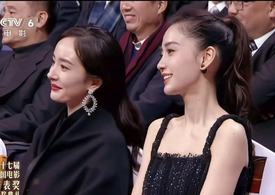 杨幂和杨颖谁更好看？还用问吗？杨颖这无敌的头骨啊，真的360度无死角，美女不要单