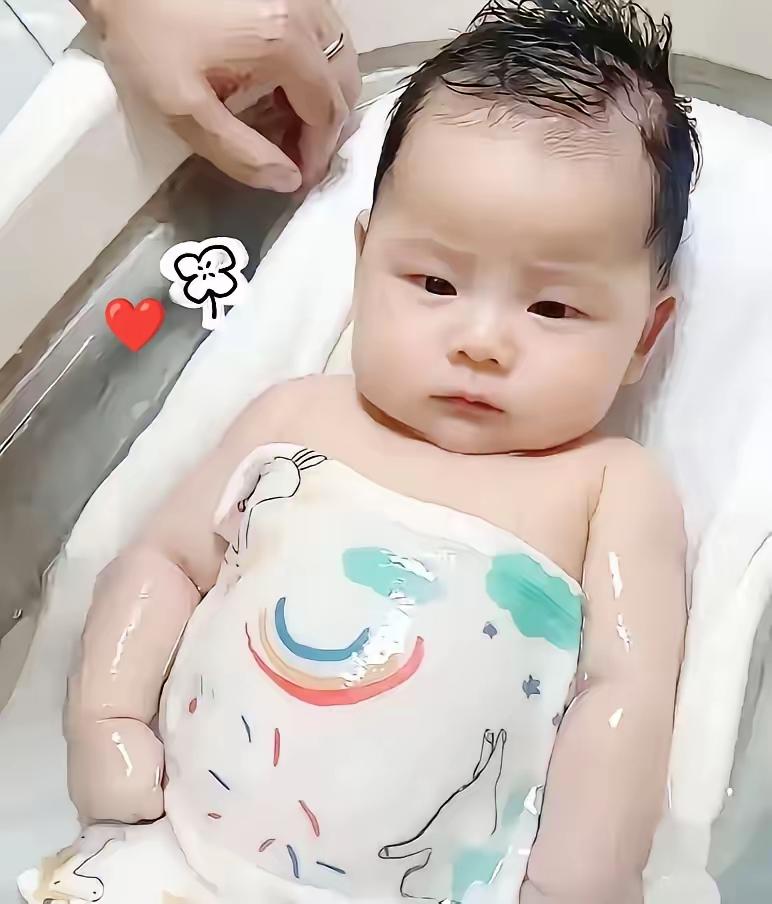 医生都宣布孩子没了，妈妈抱了一整夜，天亮时孩子胸口动了江苏盐城，一个五个多月的