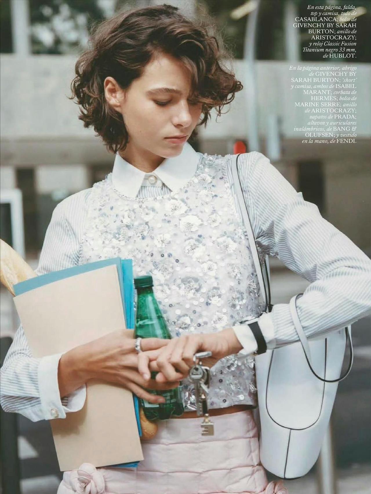 西班牙版《VOGUE》December2025摄影：BertaPfir