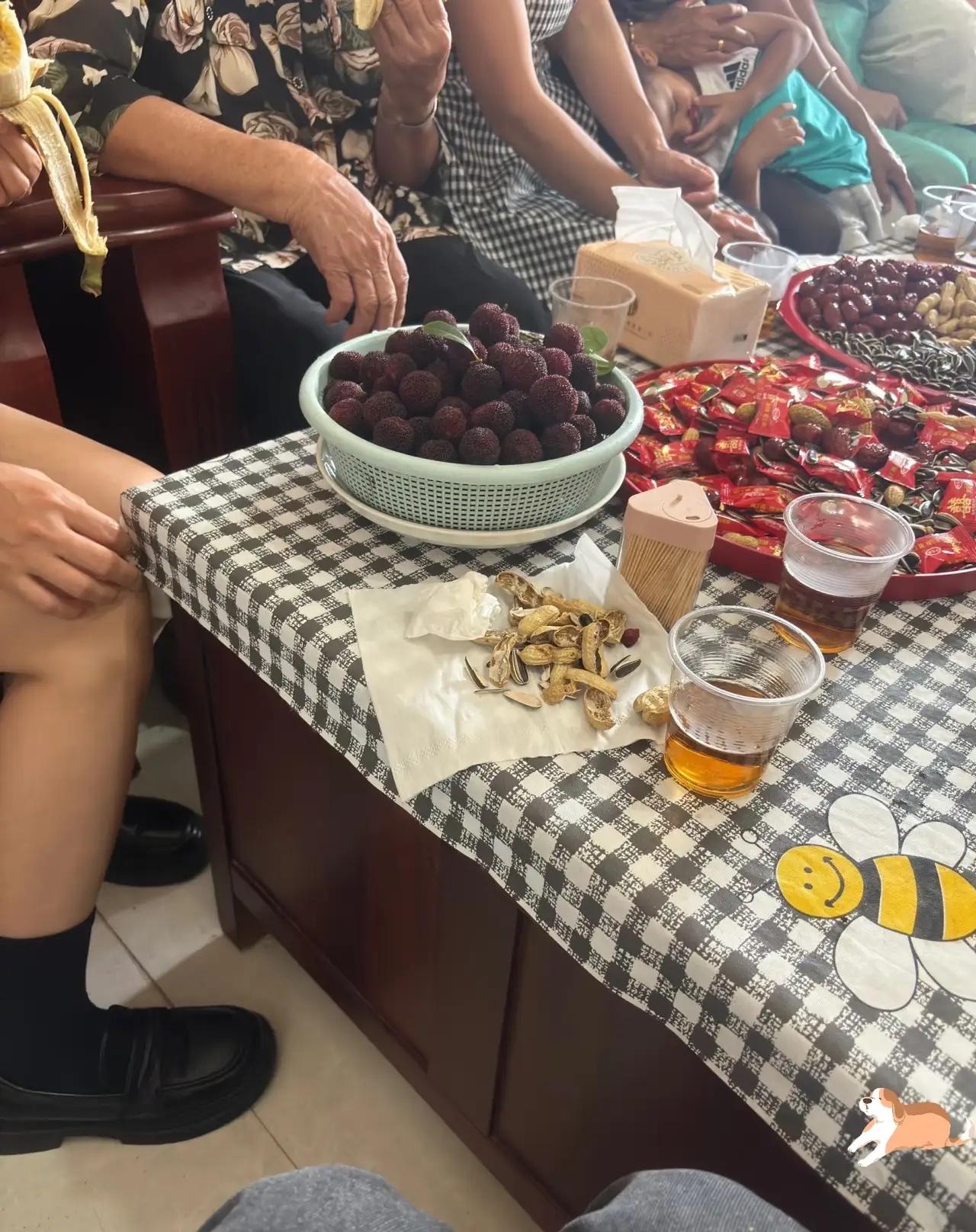 家人们谁懂啊！女儿正月初六以未婚妻身份去男友家拜年，准婆婆给的厚红包藏着大惊喜。