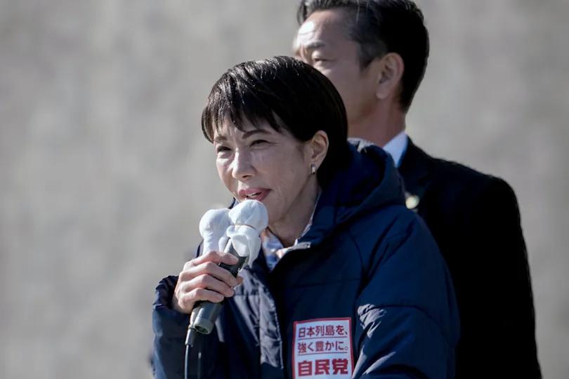 日本如今面临很危险的局面。根据《朝日新闻》的最新民调显示，高市早苗领导的执政