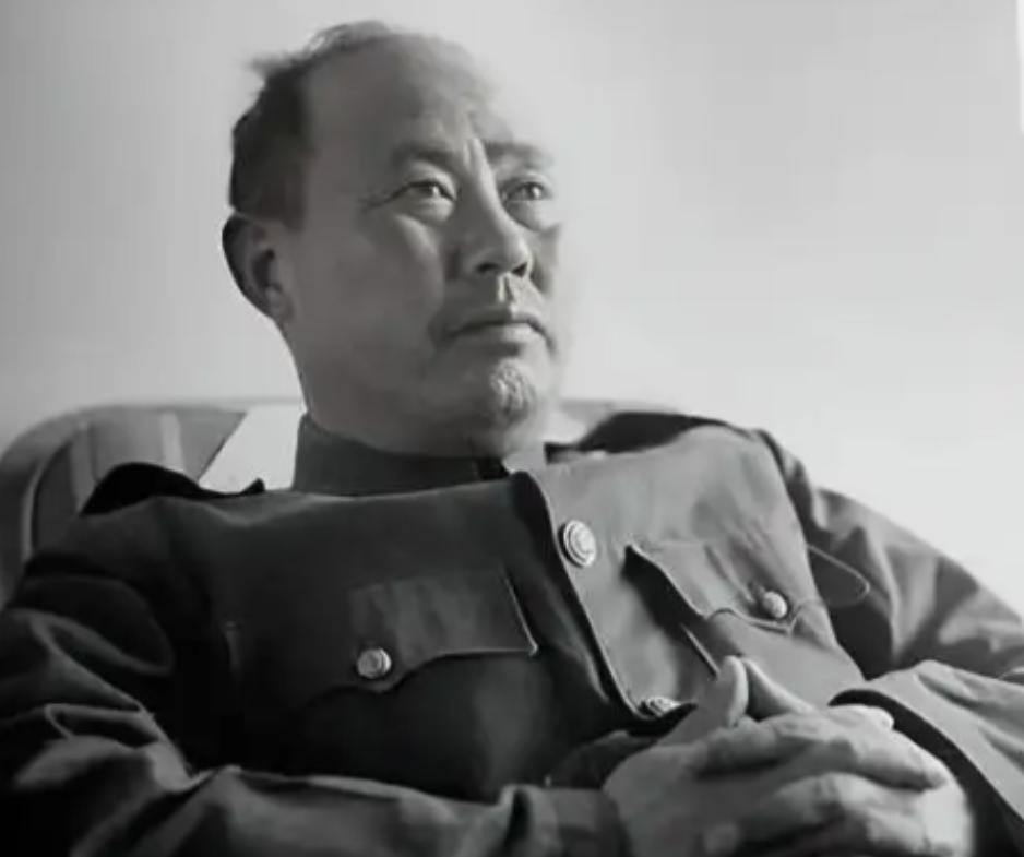 1956年，傅作义几次请求毛主席释放陈长捷，也几次去功德林探望他。陈长捷每次见了