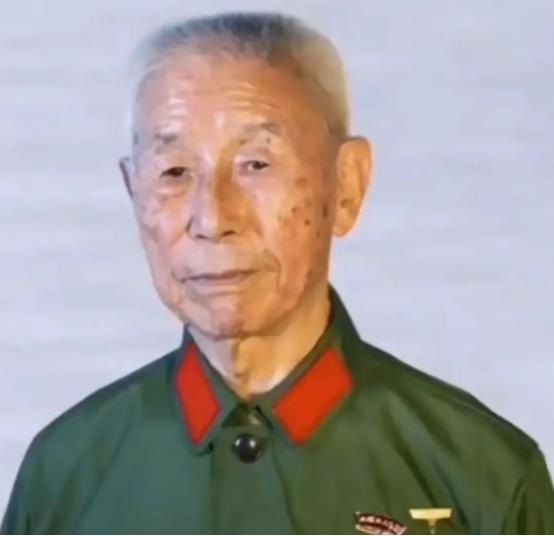 1981年的法卡山战斗中，时任步兵九团团长的伍先平率部作为主攻部队，攻克了战略要