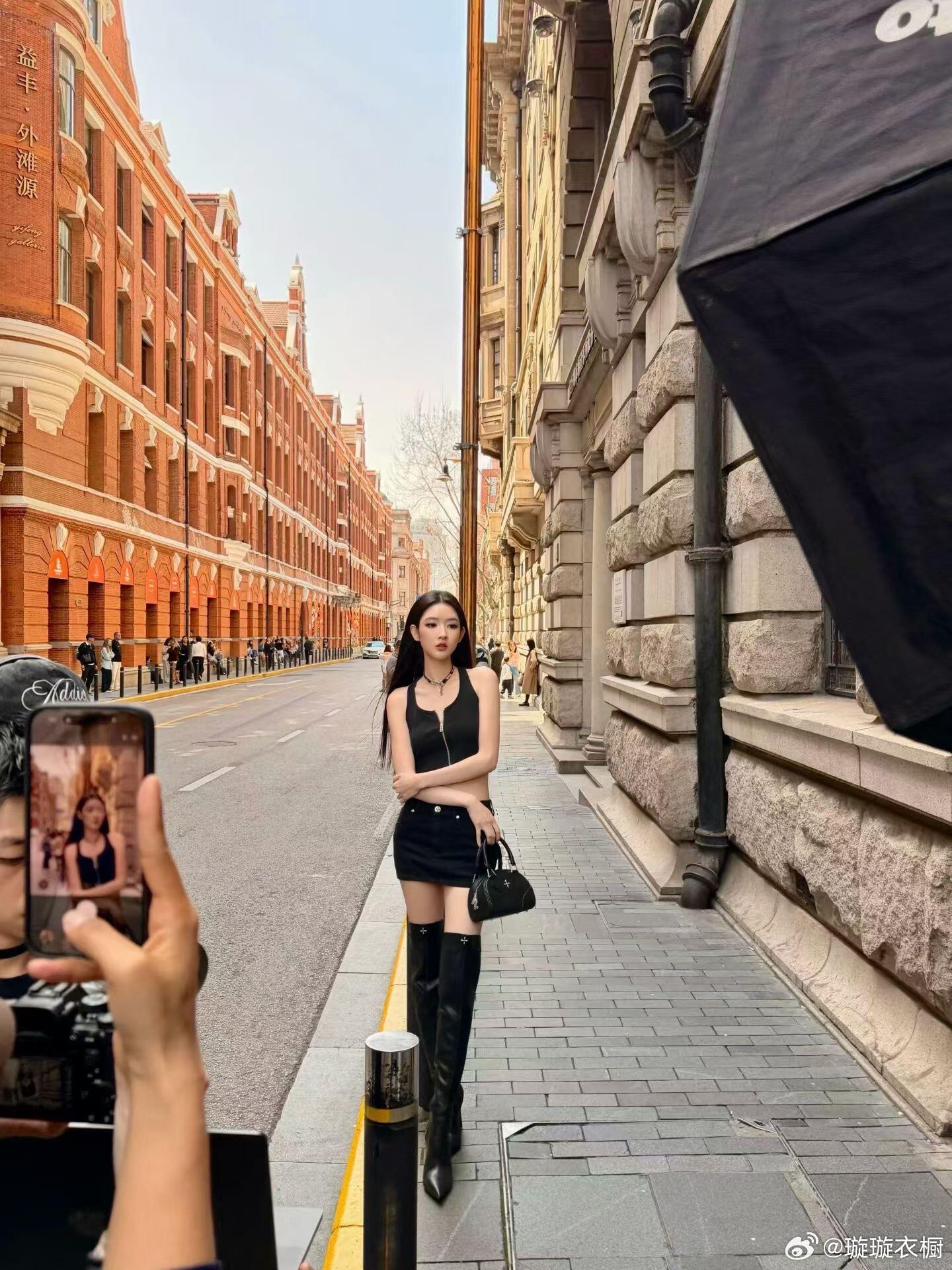 王玉雯游戏建模身材王玉雯这身材条件太优越了，高挑白皙又苗条，完全就是理想中的建模