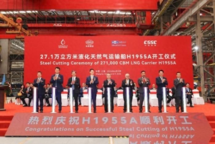 曾经，2023年8月22日，上海沪东中华造船厂的船台上，一批早就被军迷盯梢已久的