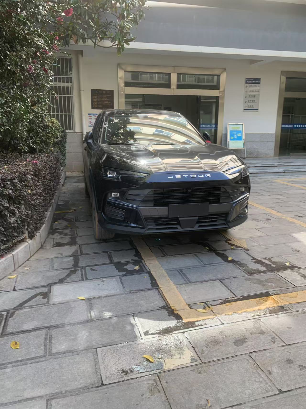 2026年这行情真的太魔幻了，油车卷到骨折价，电车反倒逆势涨价，我站油车这边。就