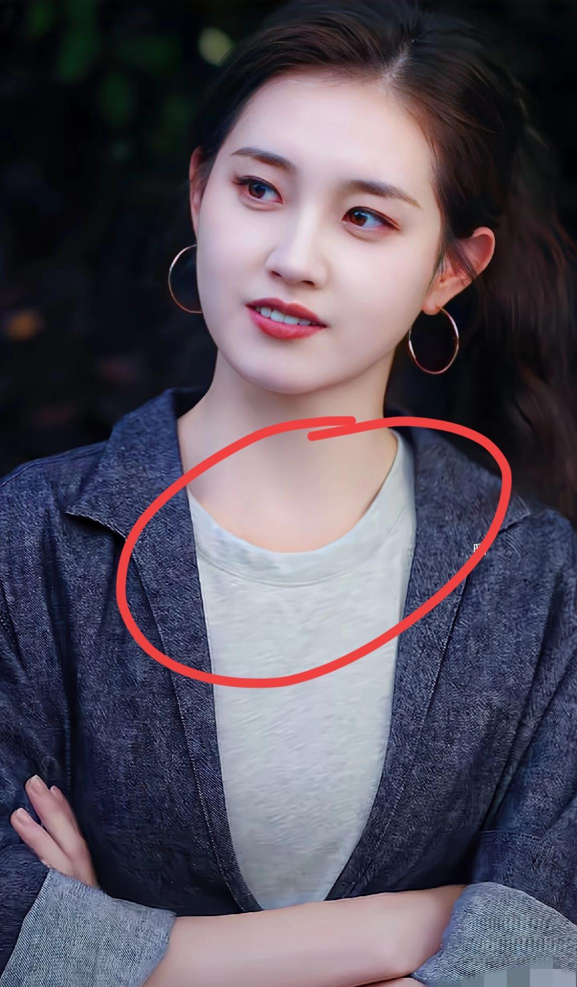 横店群演月入不到五千，饭都吃不饱。可他们演了一辈子配角，连个名字都没人记住。