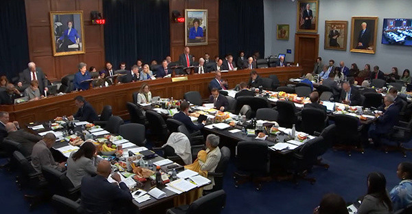 【#美众议院摸底谁是中国AI老大#】中美人工智能（AI）竞争持续升温，美国不专注