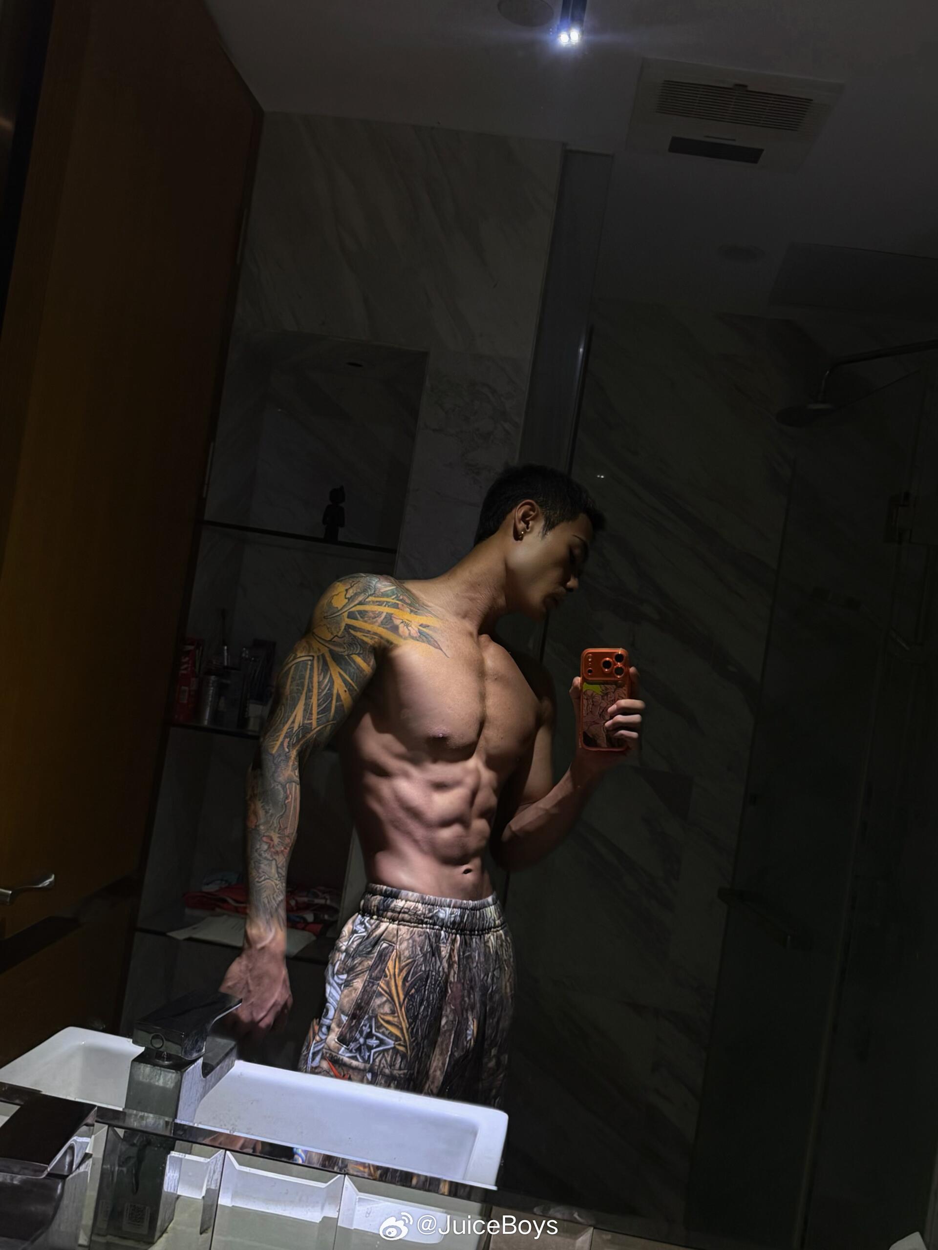 🤳​​​
