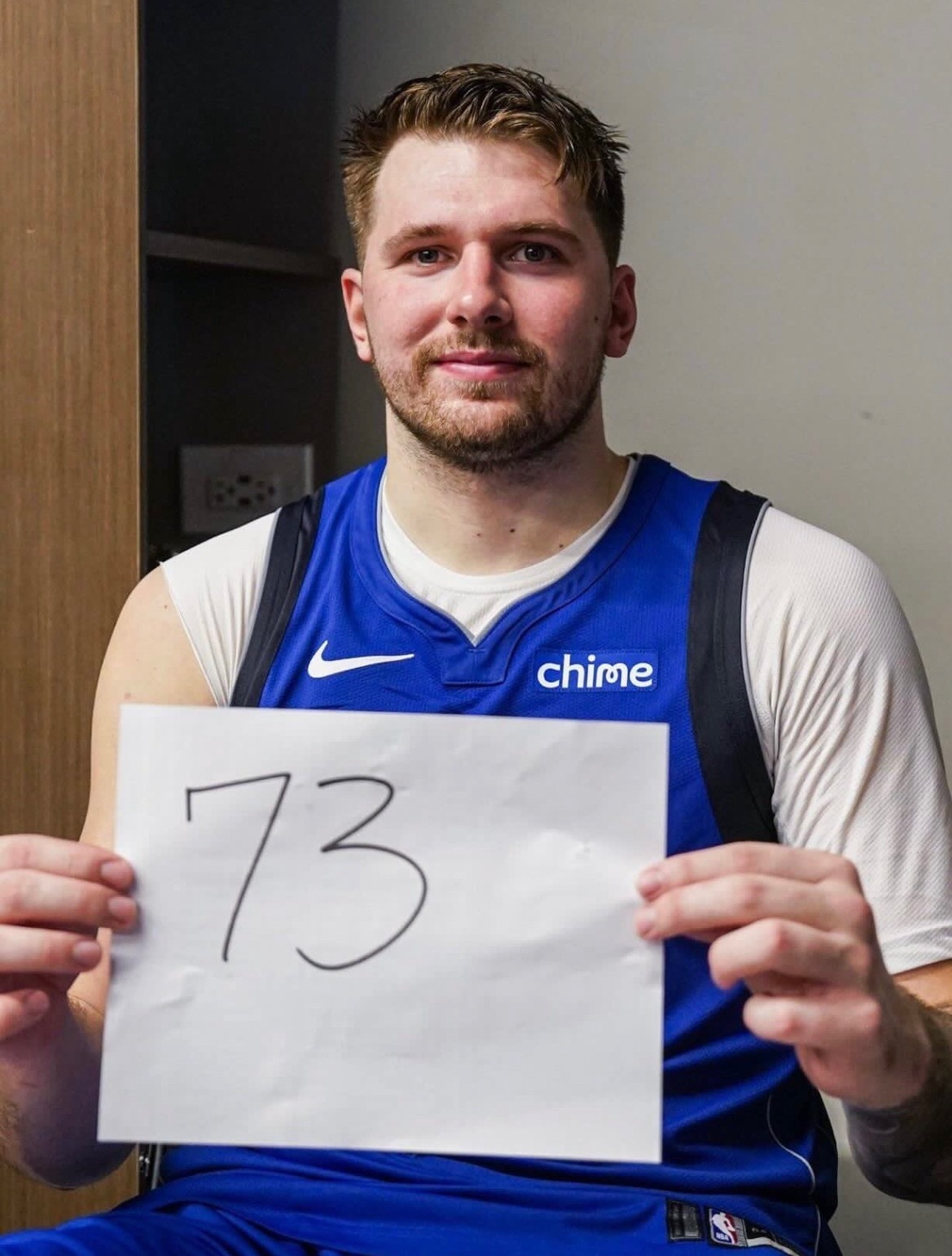 早起湖人客场背靠背挑战热火，伤病名单可能要到凌晨才会公布，不知道詹姆斯会不会因为