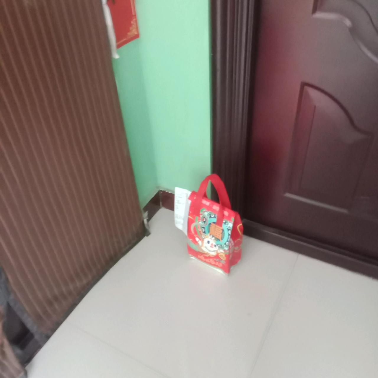 你们发现了吗?现在的人都不亲了，几乎都断亲了就连父母，兄弟姐妹都不联系了～