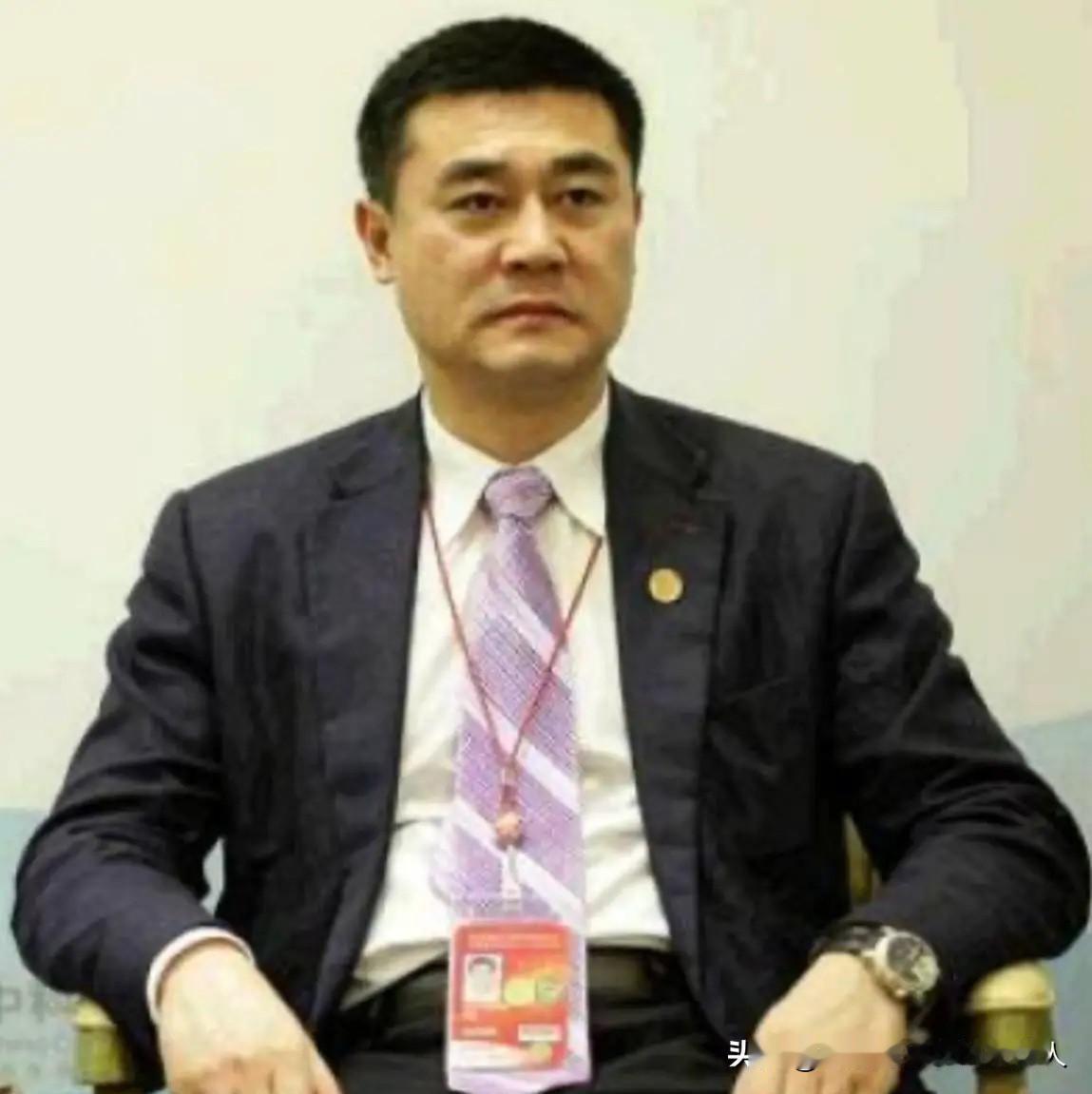 深圳黑老大张伟的天价名表，终究还是法拍易主了谁能想到，曾经在深圳呼风唤雨的黑