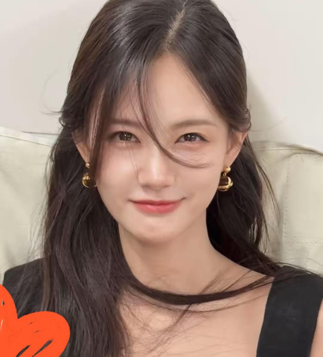 终于有网友指出来了李一桐最大的问题根本就不是因为她长得像白鹿​我觉得她比白