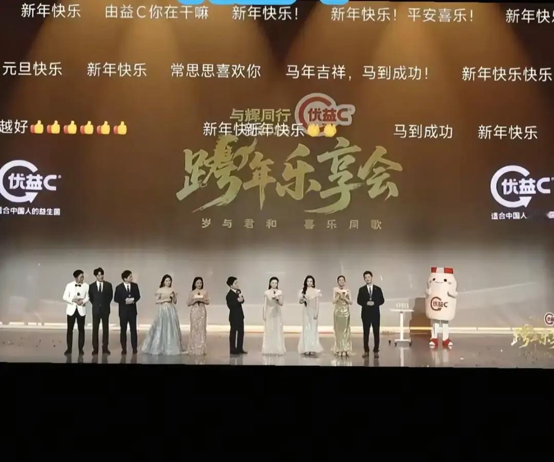 空档5秒，她一句话救场百万《如愿》前奏已起，舞台却卡壳。萧萧没慌，先招呼观