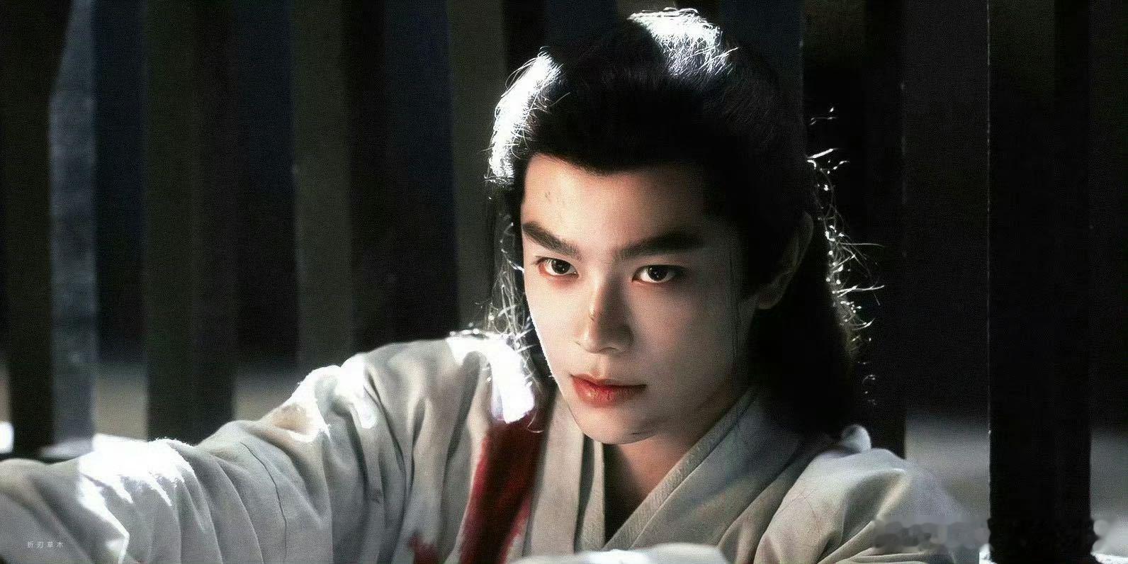 丁禹兮解读卫韫，让我们看到了少年侠者身上那股不屈不挠的精神。文戏里，他细腻地描绘