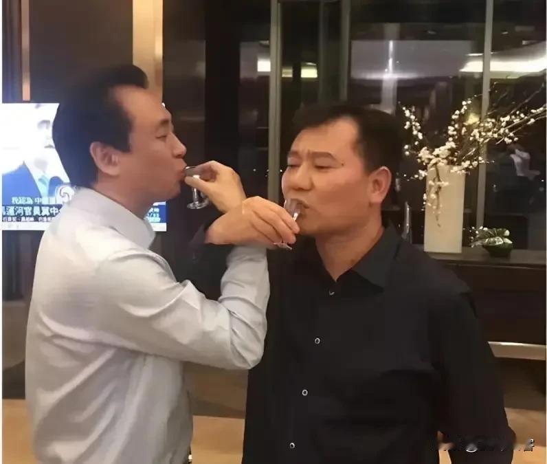 苏宁破产重组正在步恒大的后尘，看来疯狂玩足球的人都免不了遭到此结局！关于金融那