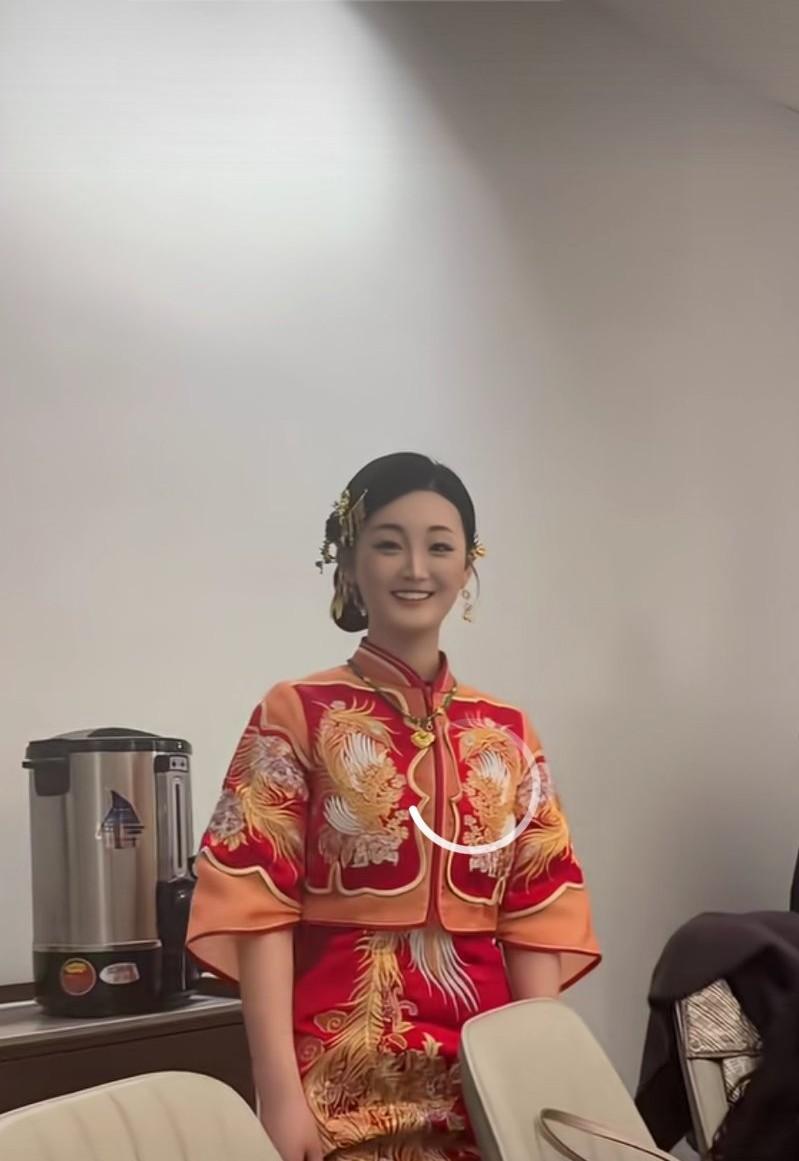 陈亚楠今天大婚，她和朱之文的儿子分开后一直很低调。没有看到她出来直播，整个人好像